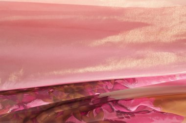 Pembe kumaş çiçek işlemeli. doku. Stüdyo fotoğrafı