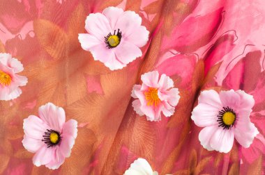 Pembe kumaş çiçek işlemeli. doku. Stüdyo fotoğrafı