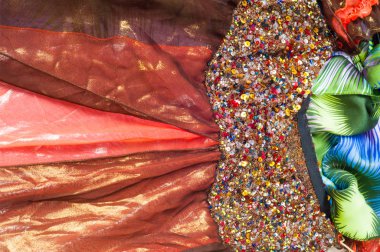 Pembe kahverengi şeffaf kumaş. doku. bornoz. Stüdyo fotoğrafı