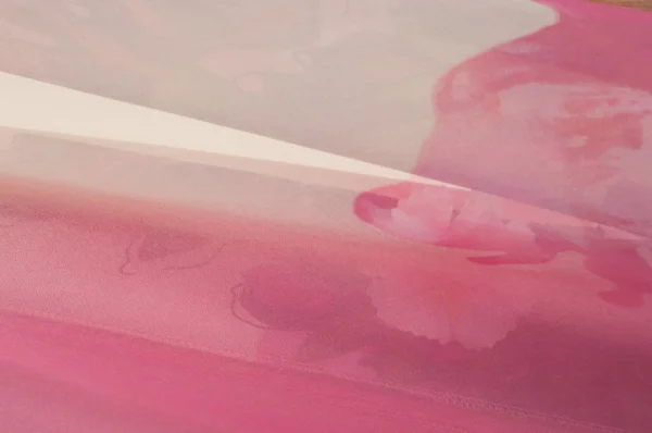 Rózsaszín Szövet Berakással Díszített Virágok Textúra Fényképezett Stúdióban — Stock Fotó