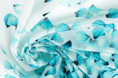 İpek kumaş dokusu. mavi çiçekler, mavi, beyaz ve sarı. Fotoğraf stüdyosu