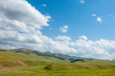 dağ, dağ, tepe. Kazakistan. Tien Shan. Takma Yaylası