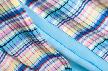 Pileli kumaş. Sinii sarı kırmızı beyaz çizgili doku