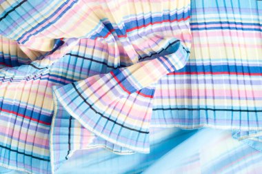 Pileli kumaş. Sinii sarı kırmızı beyaz çizgili doku