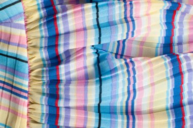 Pileli kumaş. Sinii sarı kırmızı beyaz çizgili doku