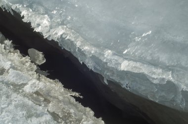 doku. buz. Donmuş buz Nehri üzerinde.