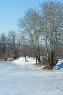 Donmuş gölün bahar. Bahar buz