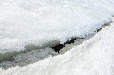 doku. buz. Donmuş buz Nehri üzerinde.