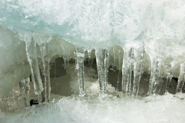 doku. buz. Donmuş buz Nehri üzerinde.