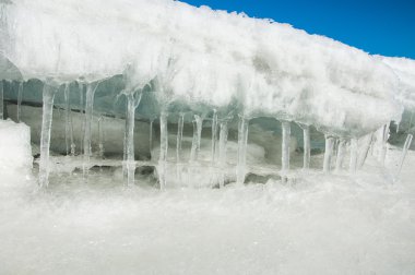 doku. buz. Donmuş buz Nehri üzerinde.