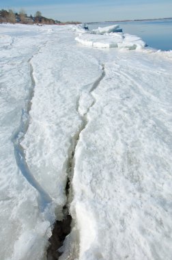 Bahar sel, buzlu su, erken Bahar Nehri üzerinde. Rusya Tataristan Kama Nehri erken Bahar