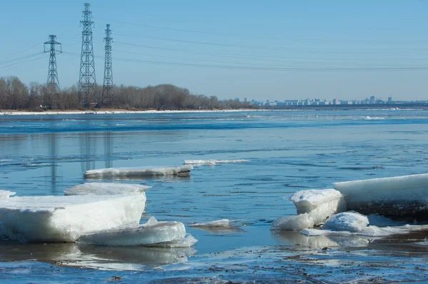 Río Con Hielo Roto Hummoquks Hielo Río Primavera Paisaje Acercamiento — Foto de Stock