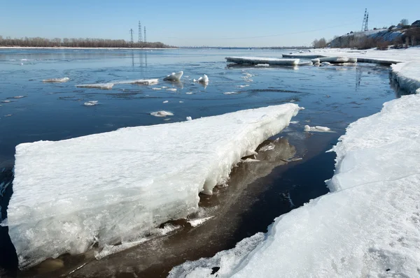 River Broken Ice Pilares Energia Hummocks Gelo Rio Primavera Paisagem — Fotografia de Stock