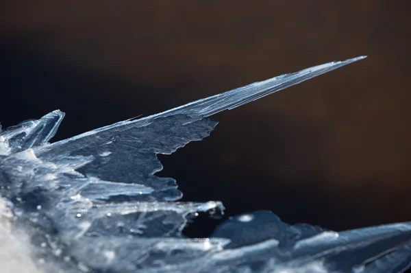 Glace sur la rivière au début du printemps — Photo