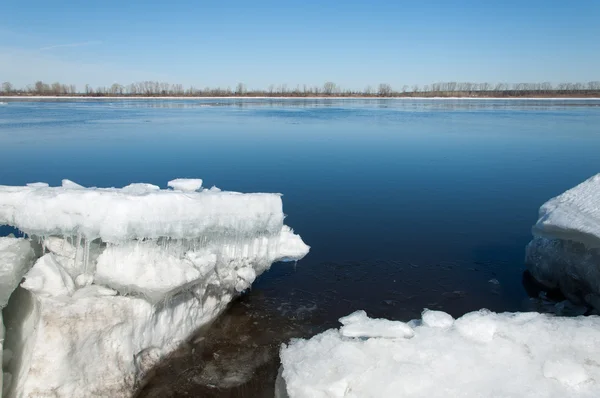 Wiosennych Powodzi Wody Lodowej Początek Wiosny Nad Rzeką Tatarstan Kama — Zdjęcie stockowe