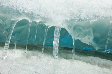 doku. buz. Donmuş buz Nehri üzerinde.