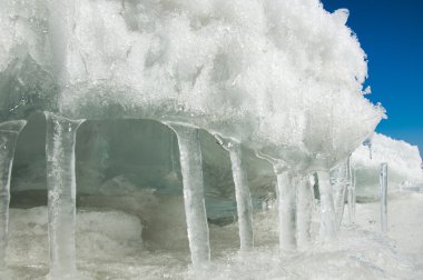 doku. buz. Donmuş buz Nehri üzerinde.