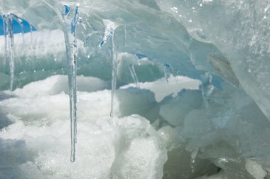 doku. buz. Donmuş buz Nehri üzerinde.