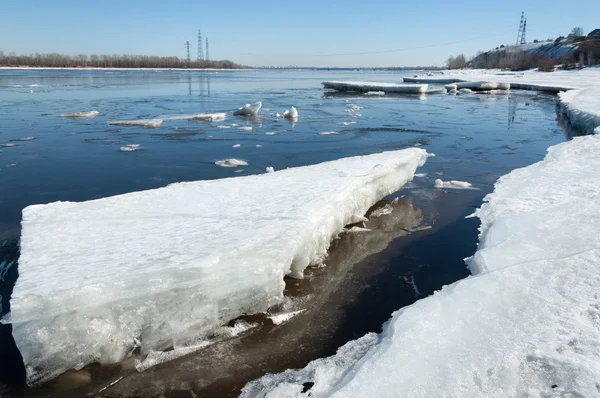 Folyó Tört Jég Energia Pillére Jég Hummocks Tavasszal Riveren Táj — Stock Fotó