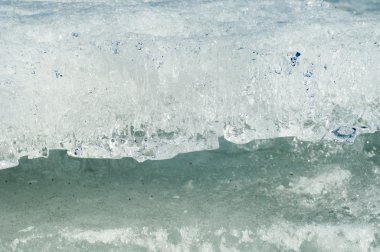 doku. buz. Donmuş buz Nehri üzerinde.