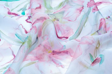 Çiçeklerle boyalı kumaş ipek doku
