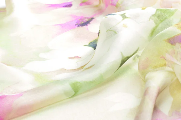 Тканина шовк блідо-рожевий з білими квітами. фон з тканини — стокове фото