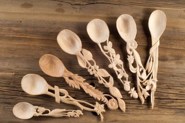 Tahta kaşık Studio bir ahşap tahta üzerinde fotoğrafı