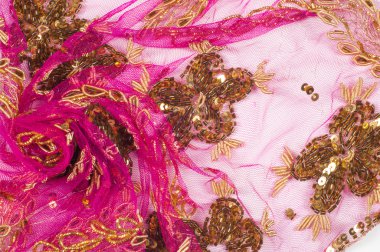 Dantel pembe boncuk ve pul işlemeli