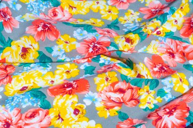 doku ipek kumaştan. Üzerine kumaş boyalı sarı kırmızı çiçekler