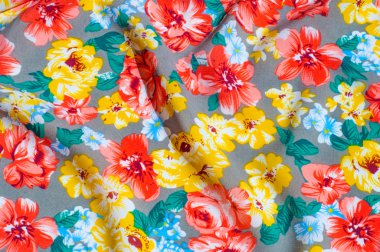 doku ipek kumaştan. Üzerine kumaş boyalı sarı kırmızı çiçekler