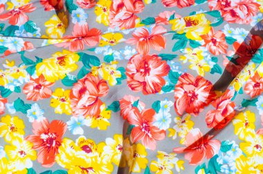 doku ipek kumaştan. Üzerine kumaş boyalı sarı kırmızı çiçekler