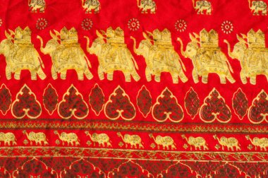 Kırmızı boyalı Filler ile Pamuk Kumaş dokusu yaptım ben