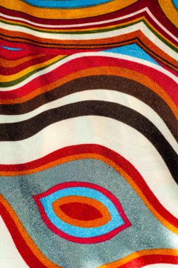 İpek kumaş dokusu, soyut desen, kırmızı sarı yeşil kahverengi wh