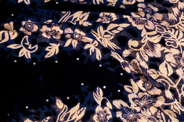 Textúra selyem ruhát. sötét kék-arannyal festett virágok — Stock Fotó