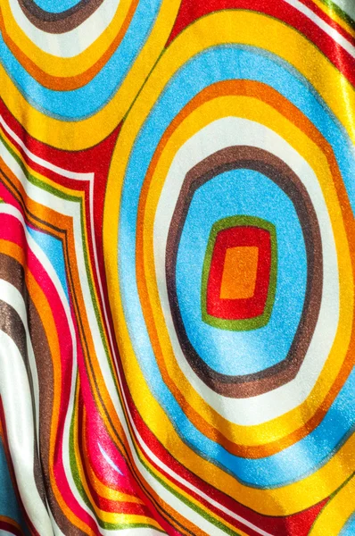 Textura de tecido de seda, padrão abstrato, vermelho amarelo verde marrom wh — Fotografia de Stock