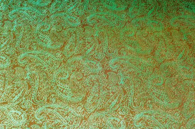 Kahverengi yeşil desenle boyalı ipek kumaş dokusu. Makro doku kahverengi çizgili kumaş Studio. Sanatsal kumaş dokusu, katlanmış, dalgalı. 