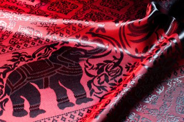 Pamuk kumaş, Hindistan yapılan kırmızı boyalı filler ile doku