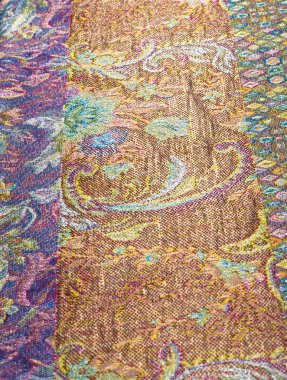 Brokar kumaş dokusu. çiçek desenle boyalı