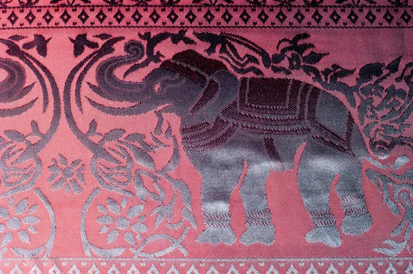Υφή Του Βαμβακερό Ύφασμα Κόκκινο Βαμμένο Ελέφαντες Γίνεται Στην Ινδία — Φωτογραφία Αρχείου