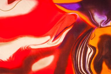 İpek kumaş dokusu, arka plan, kırmızı sarı gri siyah çizim beyaz. Soyut çizim