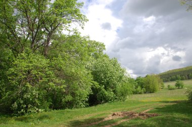 Yaz gökyüzü bulutlar, nehir