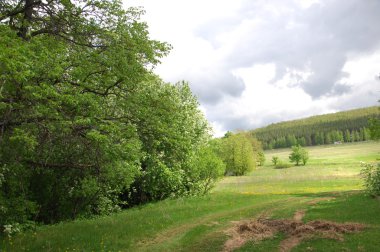 Yaz gökyüzü bulutlar, nehir