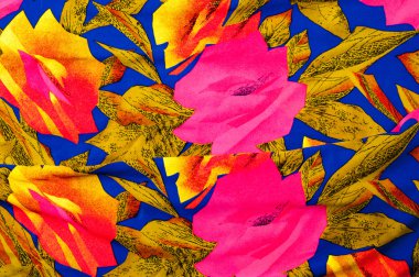 Doku ipek kumaş, mavi bir arka plan üzerinde kırmızı ve sarı çiçek