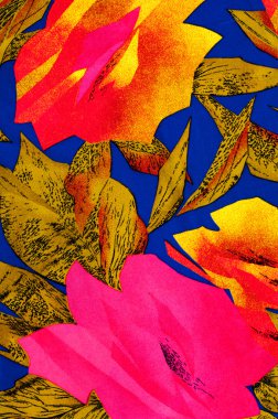 Doku ipek kumaş, mavi bir arka plan üzerinde kırmızı ve sarı çiçek