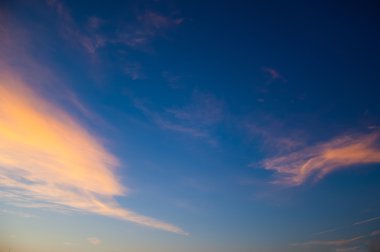 Gökyüzünde bulutlar doku, arka plan. Dramatik pamuk şeker gökyüzü bulut doku arka plan