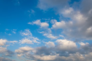 Gökyüzünde bulutlar doku, arka plan. Dramatik pamuk şeker gökyüzü bulut doku arka plan