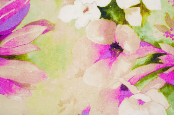 生地シルク淡いピンク白い花をつける 花生地背景 花飾りの背景として役に立つとカラフルなレトロなタペストリーの織物のパターンのフラグメント — ストック写真