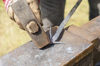 Demirci, smith, nalbant, hammersmith, taklitçi, smithy. Isıtma, çekiç ve bu dövme (metal) tedavisinde.