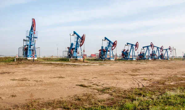 Indústria Petróleo Gás Trabalho Macaco Bomba Óleo Campo Óleo Nuvens — Fotografia de Stock