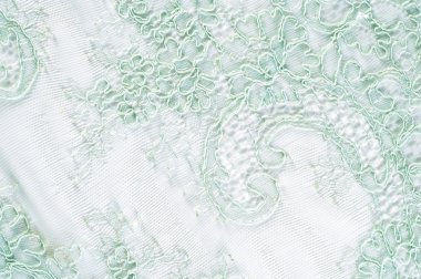 doku dantel. iyi bir açık kumaş, pamuk veya ipek, genellikle birini döngü, büküm veya desenleri iplik örgü tarafından yapılan ve özellikle hazır giyim süsleme için kullanılan.